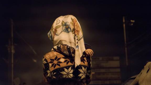 說明: Macintosh HD:Users:chendong:Desktop:張乾琦 工作坊:工作坊:官方作品:中文圖說:AZMA:8. 張乾琦，“AZMA”視頻截圖，2017 .jpg