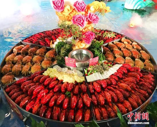 小龍蝦橫行德國柏林 政府鼓勵吃貨們大快朵頤！