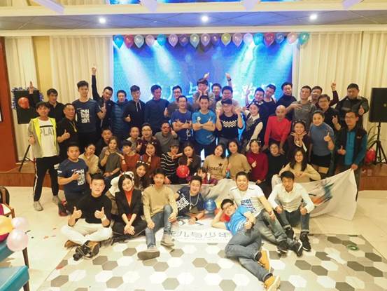 說(shuō)明: C:Userswangq1317Desktop（新聞）2018甜蜜跑即將起跑，賽道跑團(tuán)加油站成為最大亮點(diǎn)（新聞）2018甜蜜跑即將起跑，賽道跑團(tuán)加油站成為最大亮點(diǎn)花兒與少年跑團(tuán).jpg